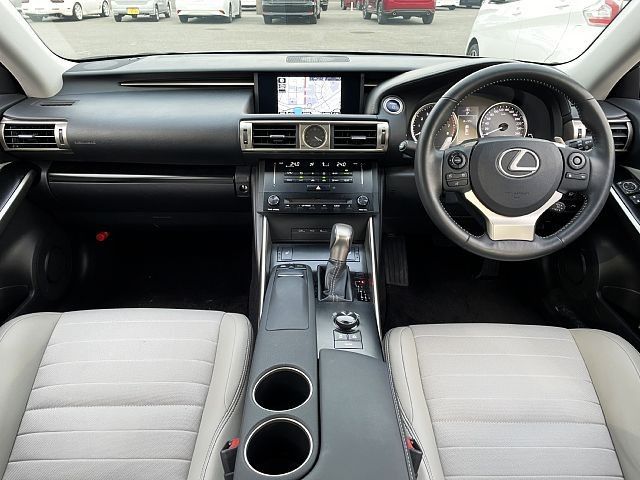 Lexus IS 2013-12 194630-1