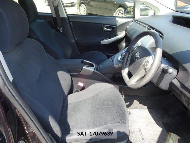 Toyota PRIUS 2012-11 281762-10