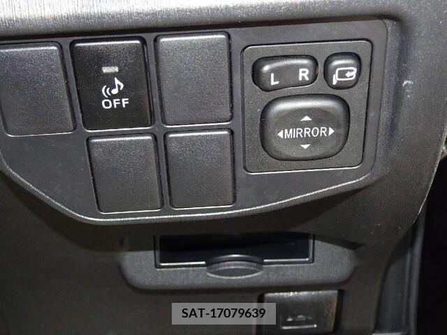 Toyota PRIUS 2012-11 281762-16