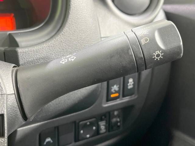Nissan MARCH 2022-05 184897-4
