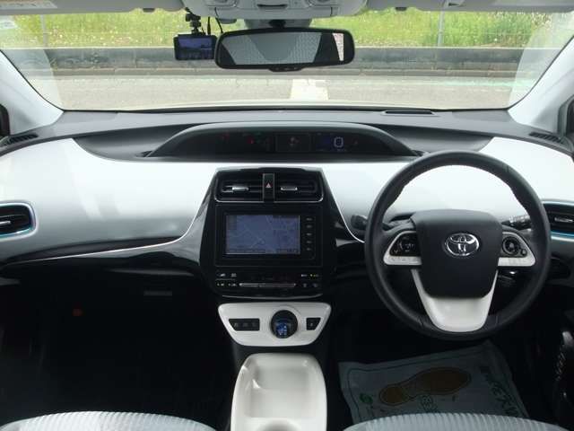 Toyota PRIUS 2016-05 2968-2
