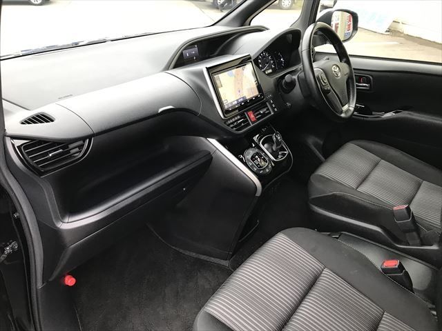 Toyota VOXY HYBRID 2019-06 184056-10