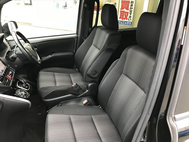 Toyota VOXY HYBRID 2019-06 184056-11
