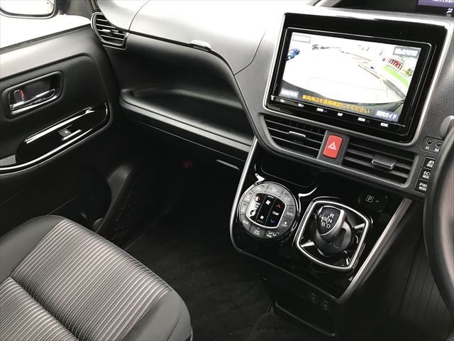Toyota VOXY HYBRID 2019-06 184056-18