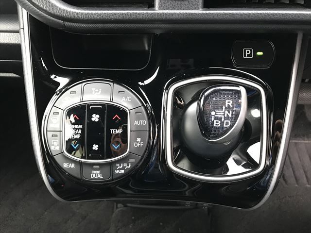 Toyota VOXY HYBRID 2019-06 184056-20