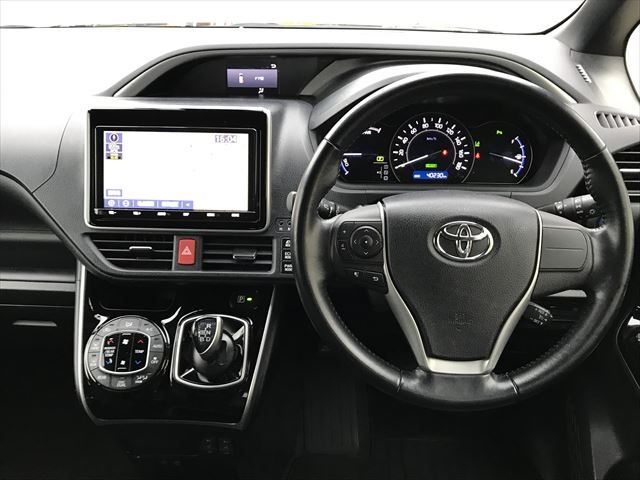 Toyota VOXY HYBRID 2019-06 184056-1