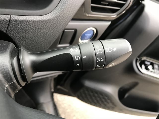 Toyota VOXY HYBRID 2019-06 184056-22
