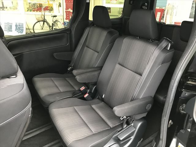 Toyota VOXY HYBRID 2019-06 184056-13