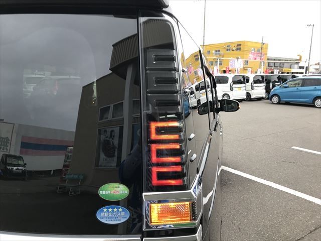 Toyota VOXY HYBRID 2019-06 184056-6