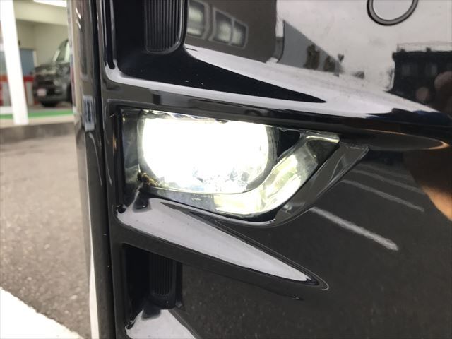 Toyota VOXY HYBRID 2019-06 184056-4