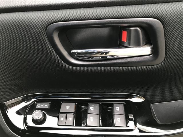 Toyota VOXY HYBRID 2019-06 184056-27