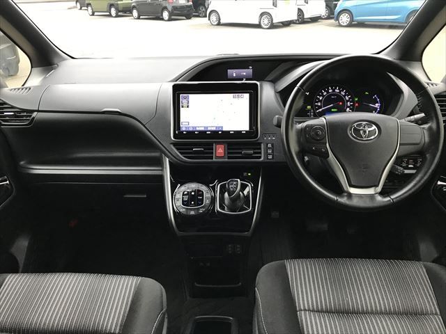 Toyota VOXY HYBRID 2019-06 184056-9