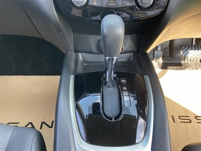 Nissan X-TRAIL 2018-09 186088-11