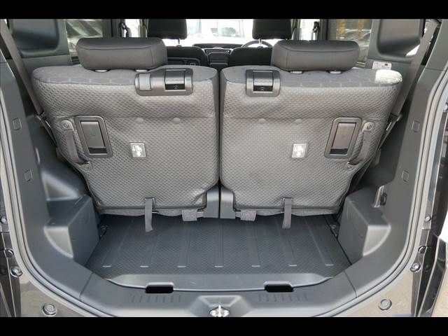 Toyota Pixis Mega 2015-11 10970-11