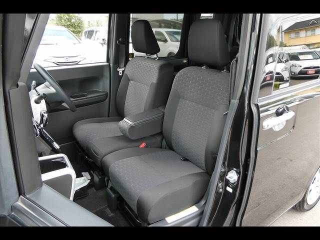 Toyota Pixis Mega 2015-11 10970-9