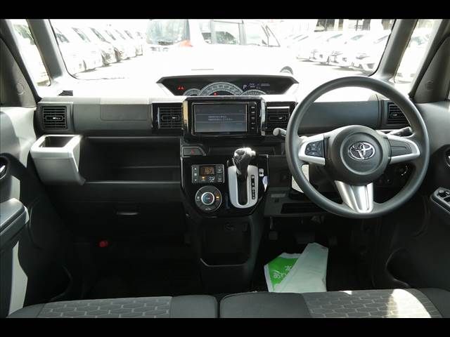 Toyota Pixis Mega 2015-11 10970-2