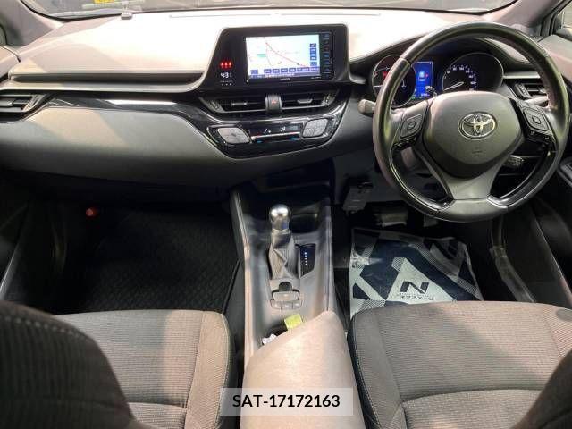 Toyota C-HR 2018-10 236036-1