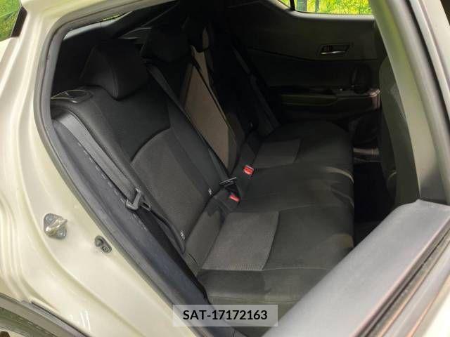 Toyota C-HR 2018-10 236036-9