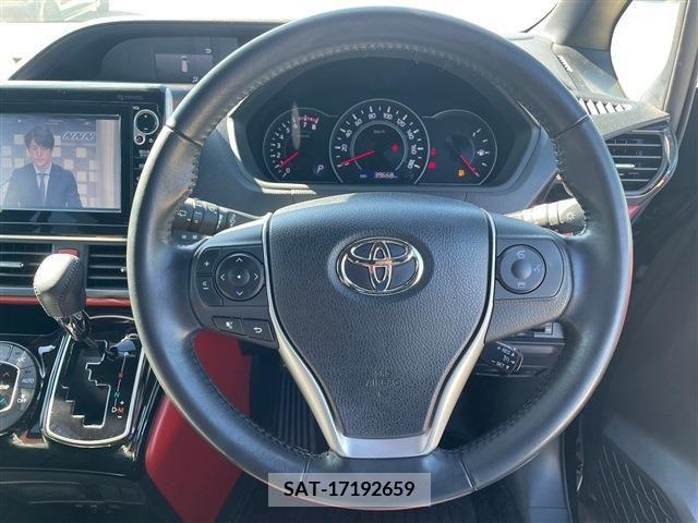 Toyota VOXY 2017-10 202986-11