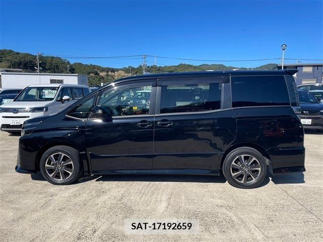 Toyota VOXY 2017-10 202986-8