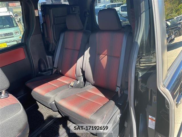 Toyota VOXY 2017-10 202986-3