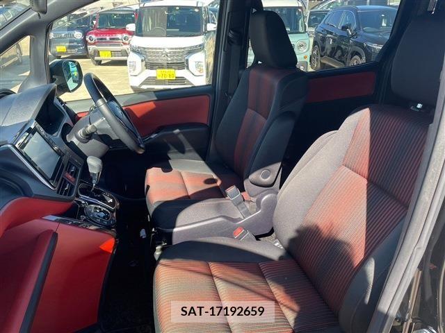 Toyota VOXY 2017-10 202986-2