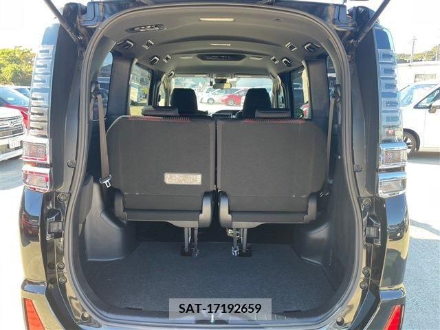 Toyota VOXY 2017-10 202986-5