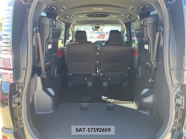 Toyota VOXY 2017-10 202986-6