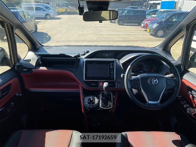 Toyota VOXY 2017-10 202986-1