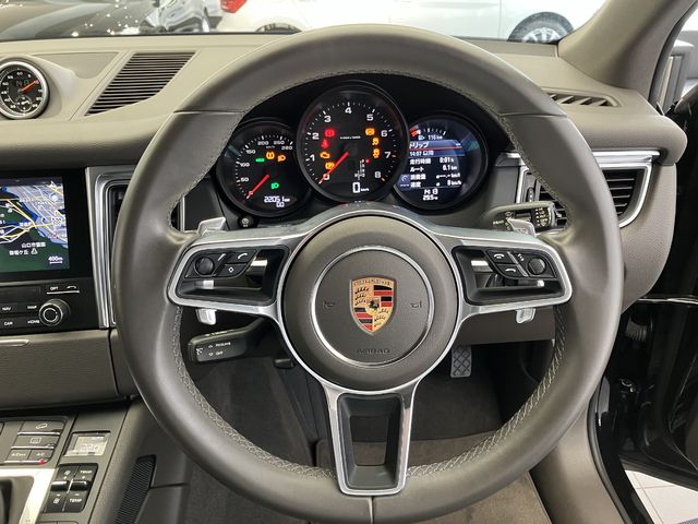 Porsche MACAN 2018-09 13404-9
