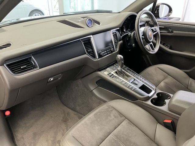 Porsche MACAN 2018-09 13404-13