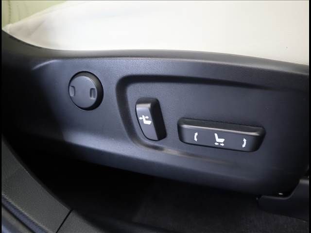Lexus RX 2018-05 12299-23