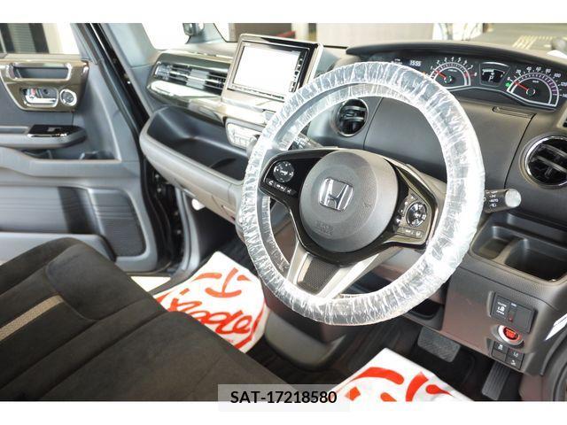 Honda N BOX CUSTOM 2019-04 307472-1