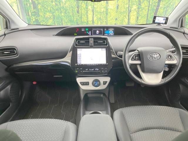 Toyota PRIUS 2017-02 185577-1