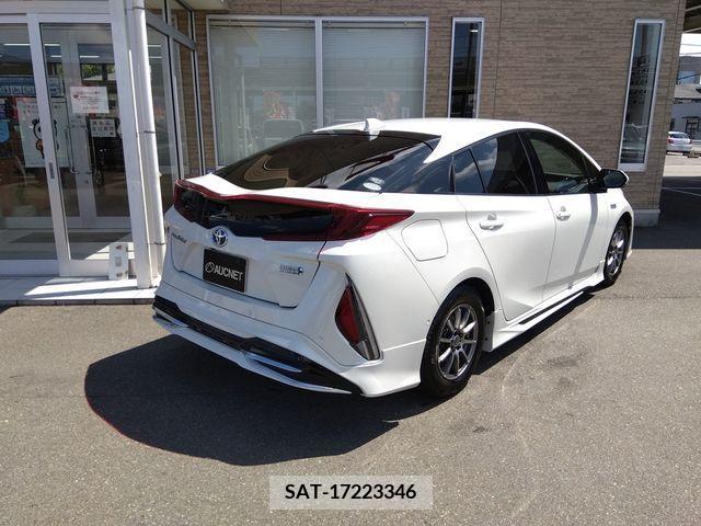 Toyota PRIUS PHV 2017-06 366796-1