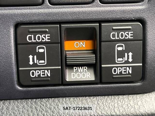 Toyota VOXY 2017-06 321508-7