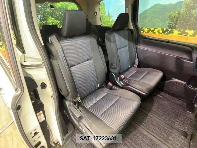 Toyota VOXY 2017-06 321508-9