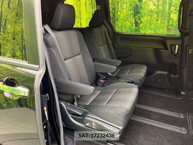 Toyota VOXY 2018-10 394983-9
