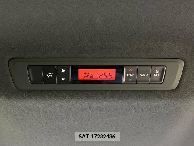 Toyota VOXY 2018-10 394983-7