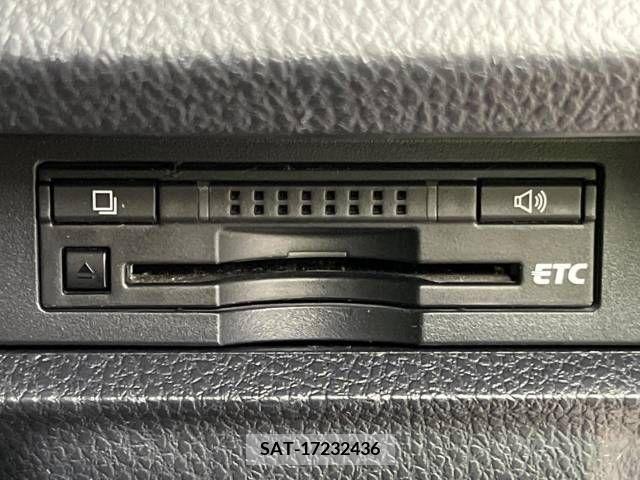 Toyota VOXY 2018-10 394983-6