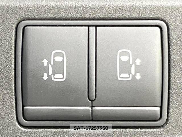 Nissan SERENA 2018-08 367702-5