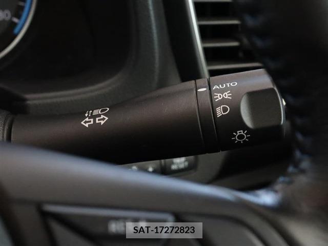 Nissan LEAF 2021-10 342216-23