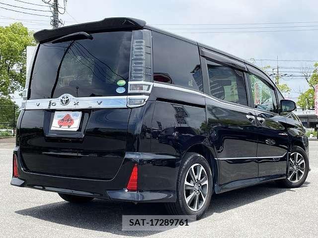Toyota VOXY 2019-01 289007-2