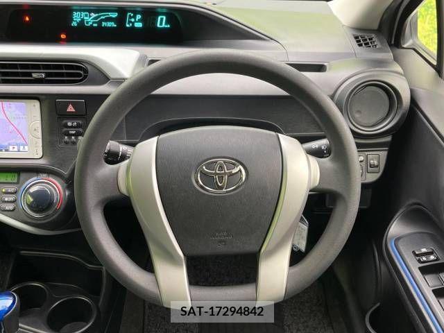 Toyota AQUA 2013-06 395664-11