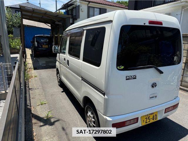 Toyota PIXIS VAN 2013-01 386848-3