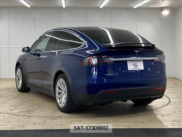 Tesla MODEL X 2017-11 333128-16