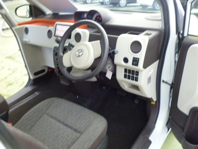 Toyota SPADE 2013-12 102-7