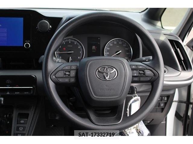 Toyota NOAH 2023-04 386941-16
