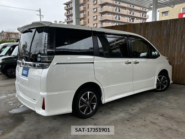 Toyota VOXY 2019-09 214939-1