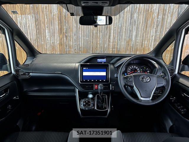 Toyota VOXY 2019-09 214939-2